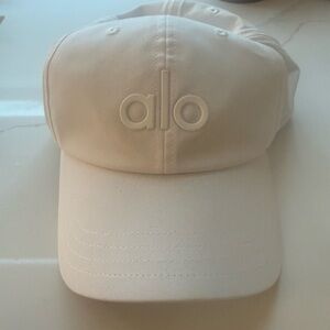 ALO hat one size white